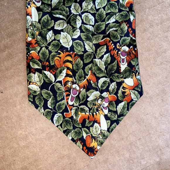 Disney Walt Disney World Tigger Character Necktie 100% Silk  Novelty * - Picture 3 of 4